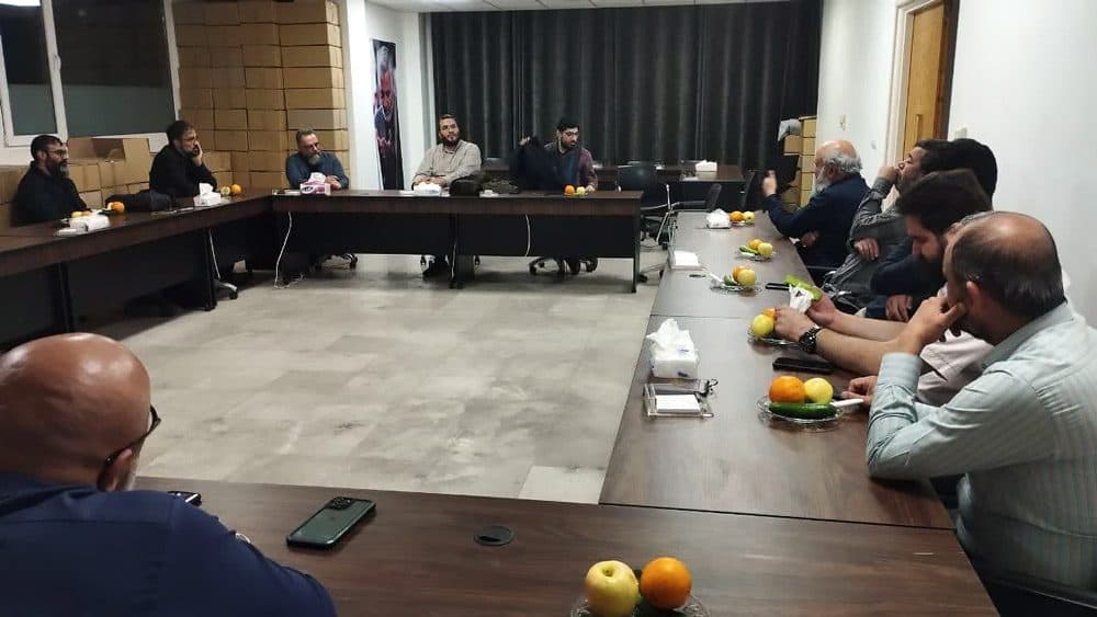 گفتگوی رئیس حوزه هنری با هنرمندان تجسمی در قم