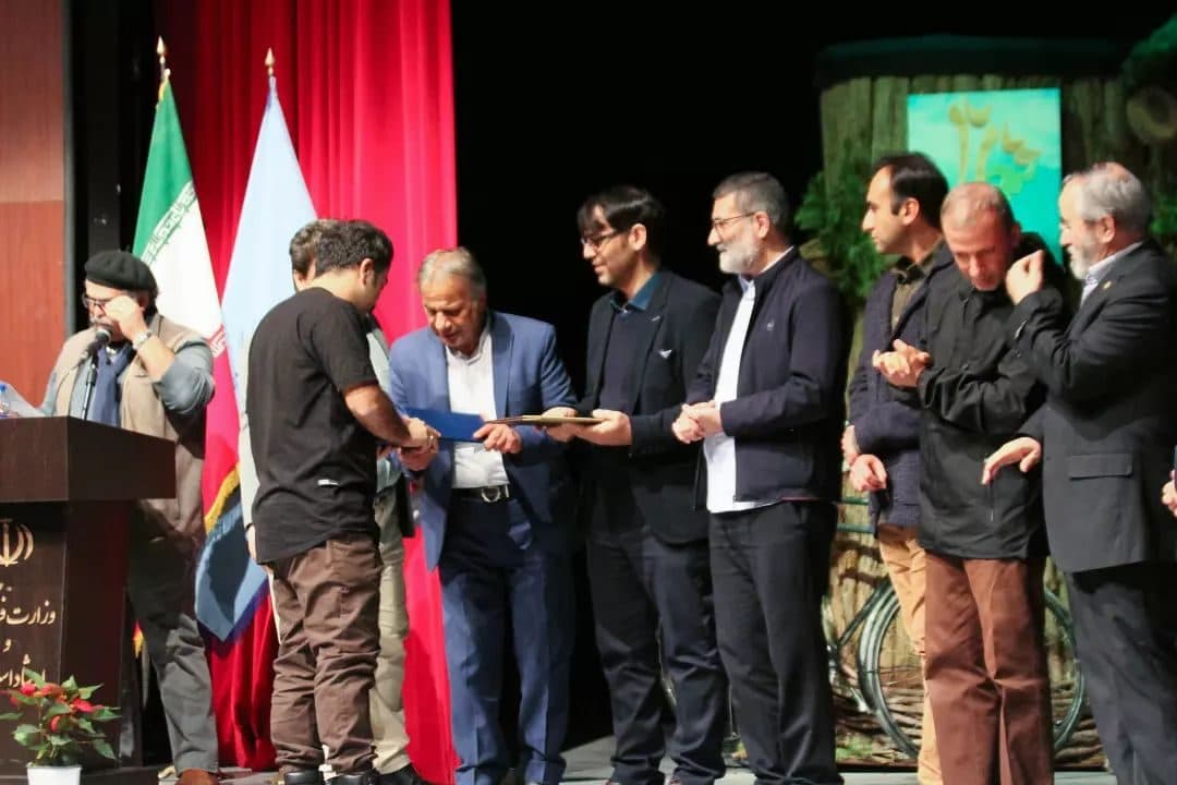 10 برگزیده؛ دستاورد حضور حوزه هنری قم در جشنواره تئاتر استانی