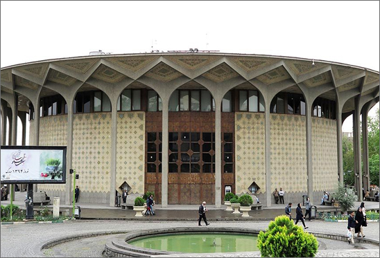 اجرای 3 نمایش خیابانی ویژه ایام فاطمیه در محوطه تئاترشهر