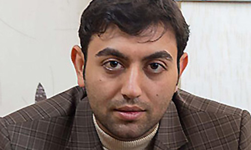 نقد آثار شاعران در کارگاه شعر مدرن باعث دوری از تک‌صدایی و یکنواختی می‌شود.