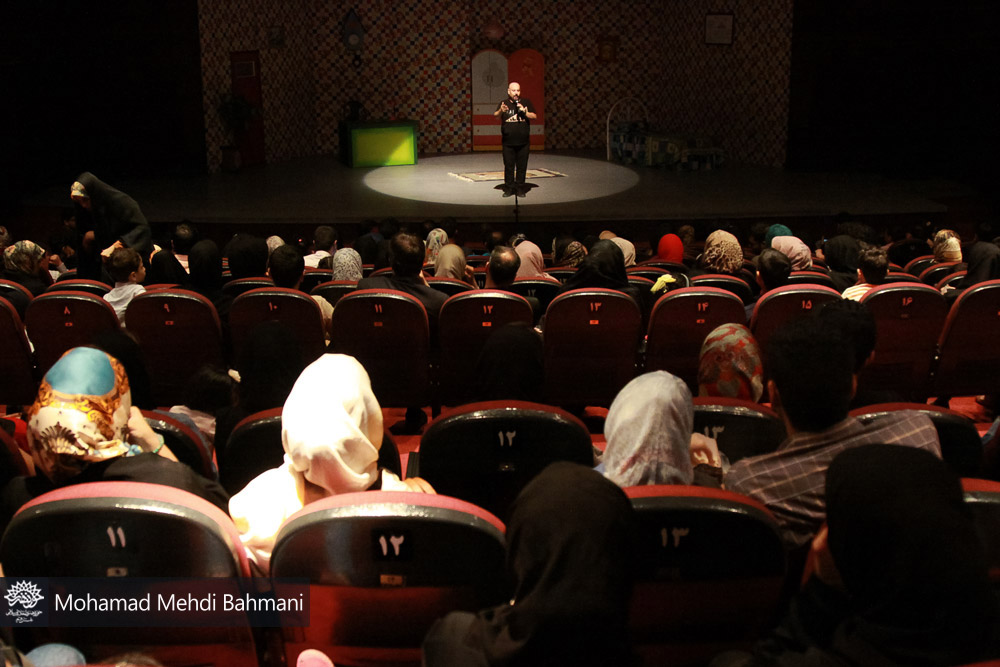 تقدیم چهاردهمین اجرای نمایش «یک دختر یک سرباز» به شهید احمد مقدم