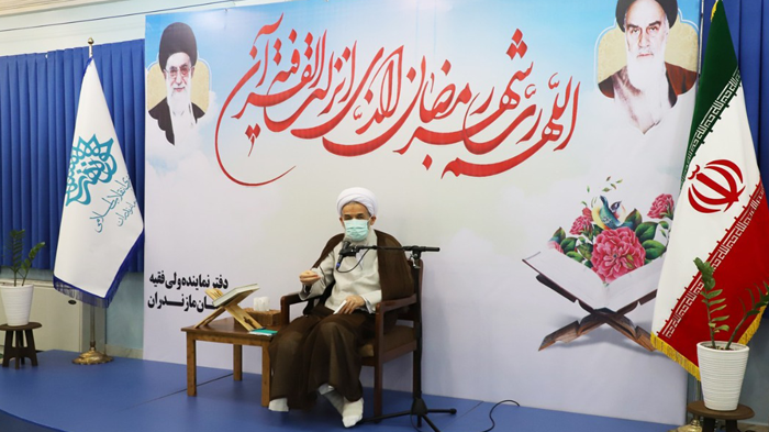 در جنگ تببین و مقابله با تحریف، از هنر بهترین استفاده را باید برد