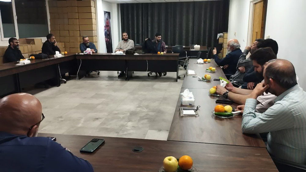 گفتگوی رئیس حوزه هنری با هنرمندان تجسمی در قم