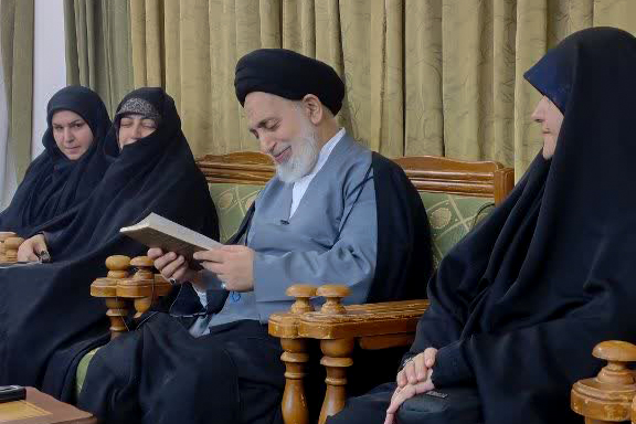 پیامبر اکرم برای ثبت وقایع به شاعران مراجعه می‌کردند