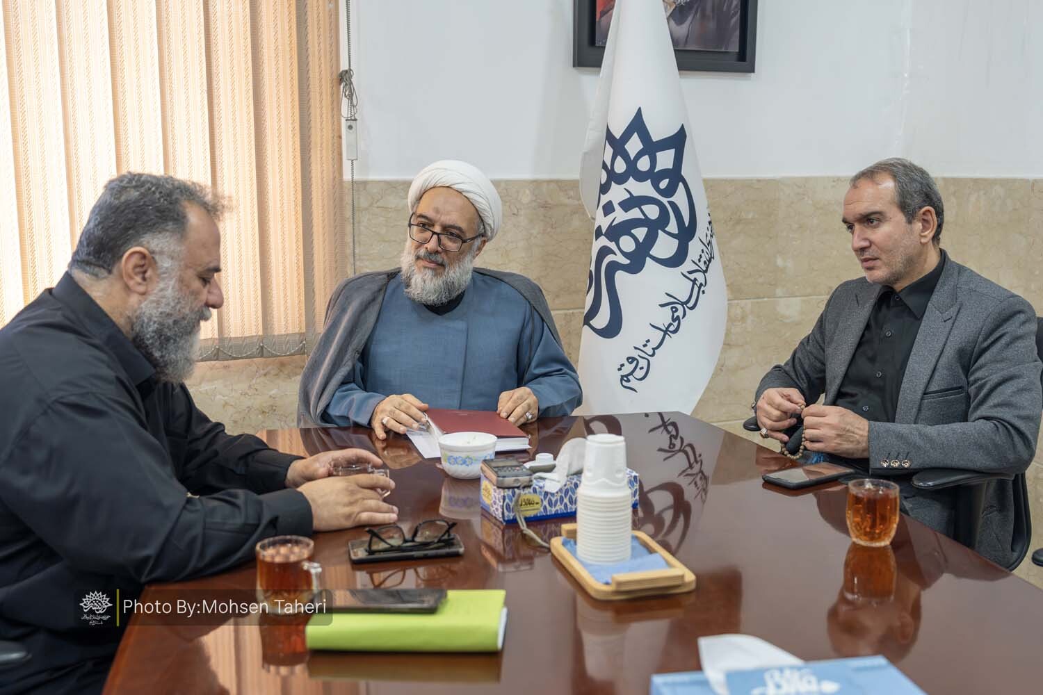 نشست مشترک کارگروه‌های هنری حوزه هنری استان قم با نمایندگان دادگستری استان و معاونت اجتماعی و پیشگیری از وقوع جرم و آسیب‌های اجتماعی